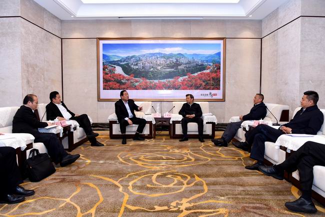 1579677350745034429.jpg 要事3-攀枝花市委书记贾瑞云与许董洽谈项目合作.jpg